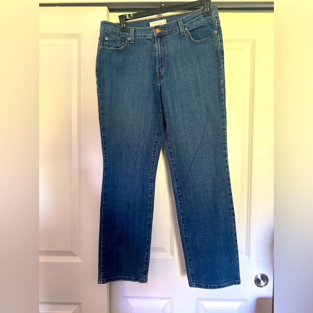 Levi is 505 jeans size 14 medium. Straight leg.